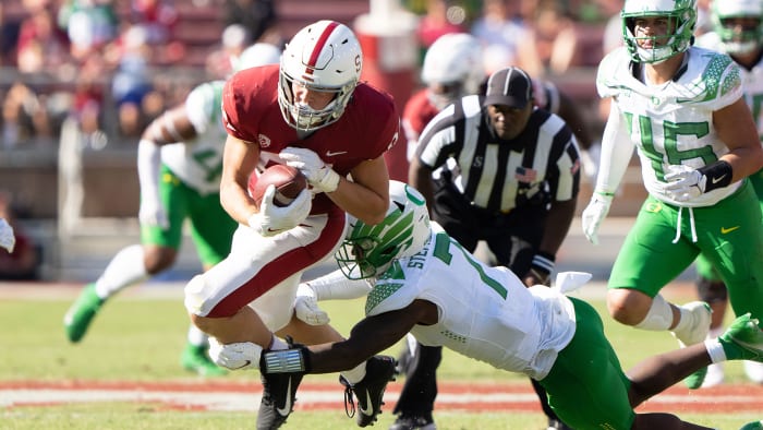 Stanford TE Benjamin Yurosek is tackled by Oregon
